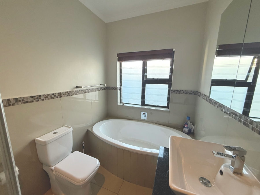 5 Bedroom Property for Sale in Parklands North Western Cape